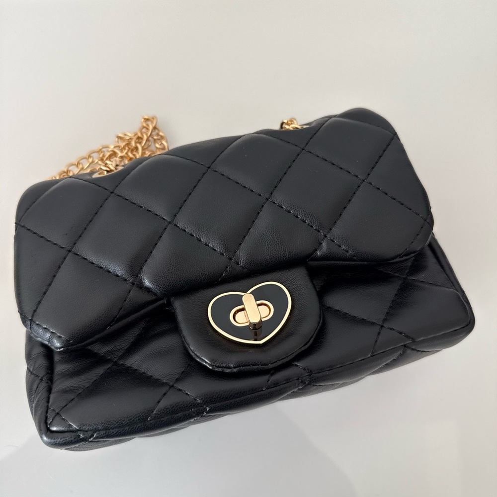 Quilted Black Handbag with Gold Chain